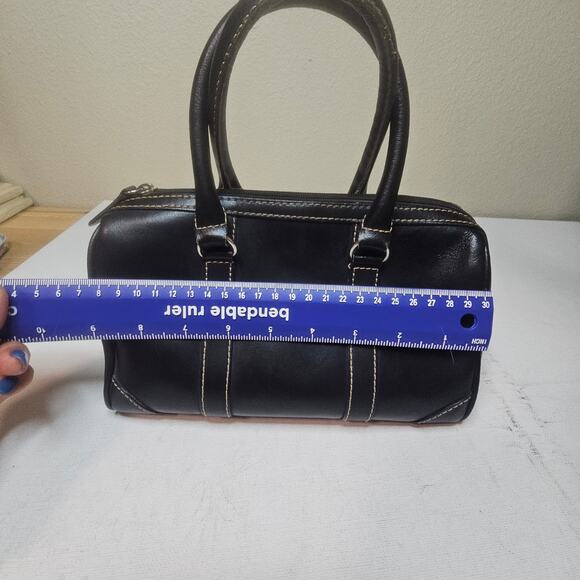 Wilsons Leather‎ Maxima Black Sturdy purse. See pics for details. Coach Vibe - Picture 4 of 16